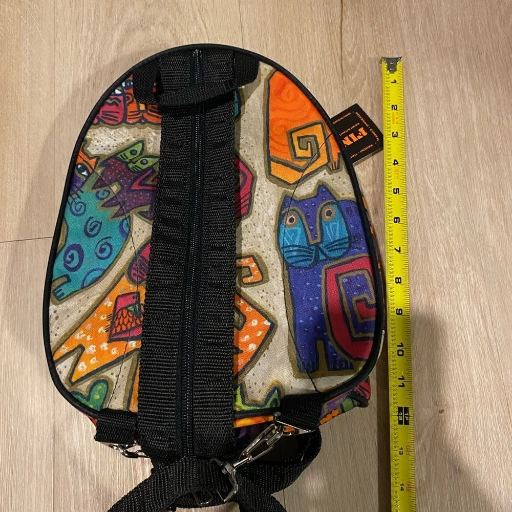 NWT Findings Abstract Cat Printed Artist Sling to Backpack - Picture 5 of 6